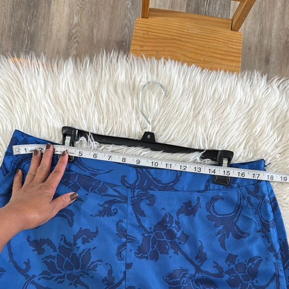 Banana Republic Blue Bermuda Shorts Floral Elegance Size 14 - Picture 3 of 10